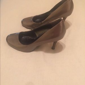 Nine West pump